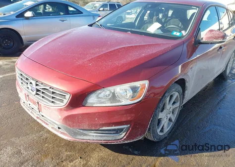 2015 Volvo V60 T5 z USA, uszkodzony, nr VIN YV1612SA6F1187976